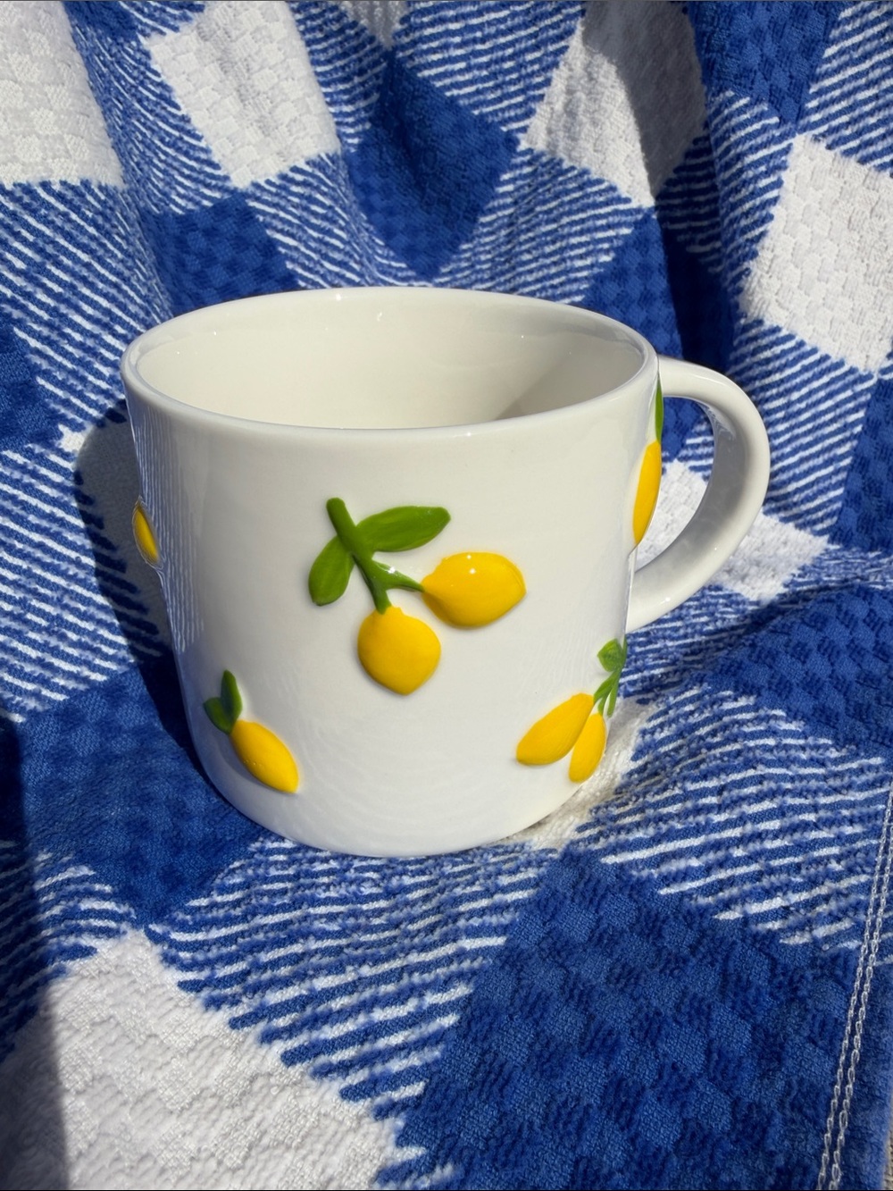 White Ceramic Lemon Accent Mug - Bright Yellow Design